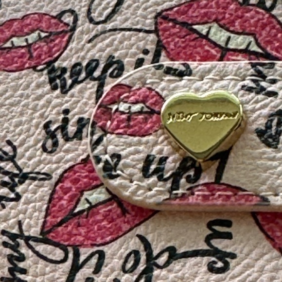 Betsey Johnson Blush Lips Keychain Card Coin Wallet - Picture 4 of 8